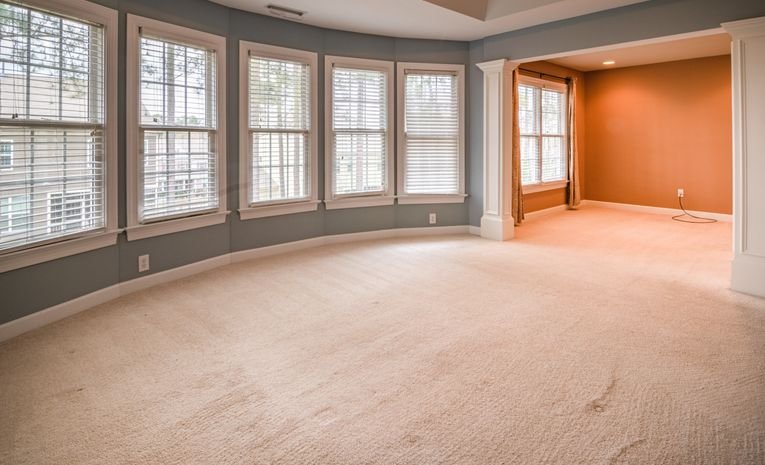 Carpeted living room with underfloor heating