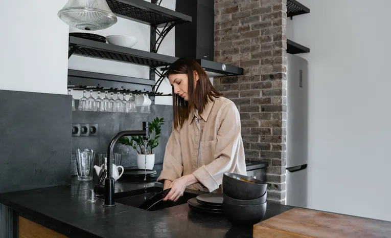 Deep ceramic Belfast sink in a farmhouse kitchen