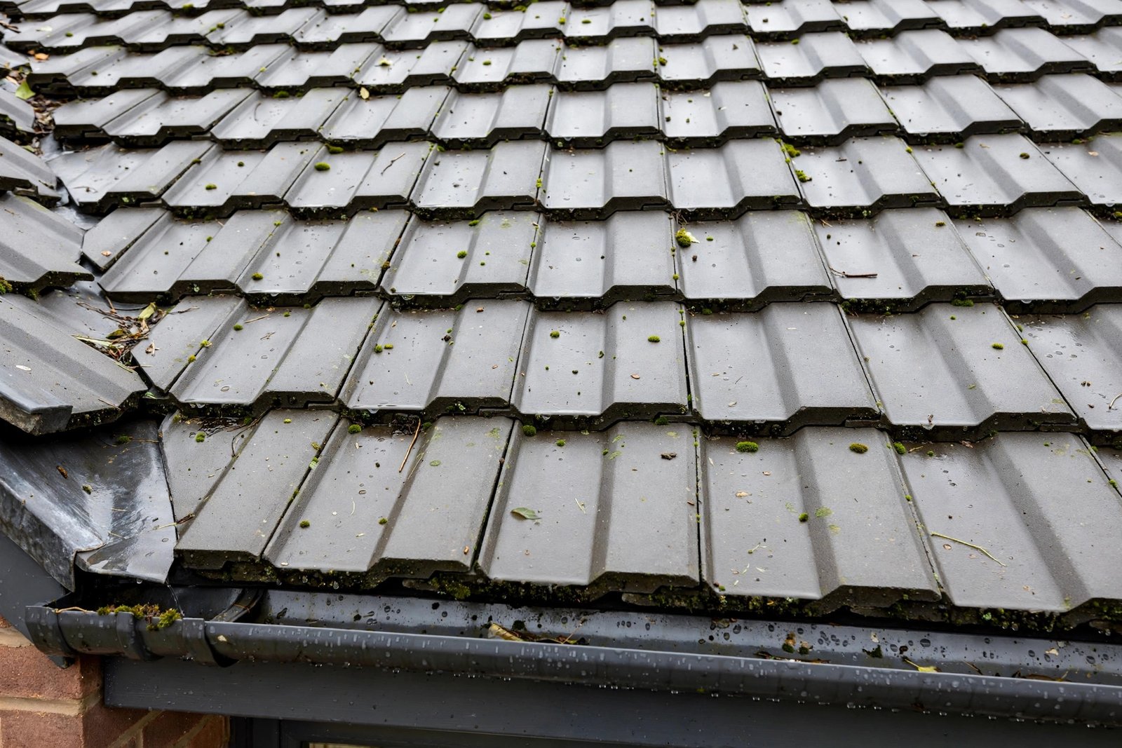 Roof tiles on a low pitch extension roof in the UK
